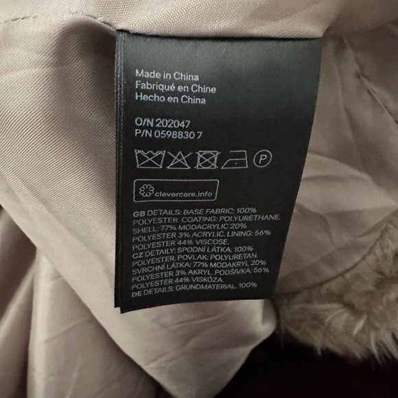 H&M Luxury Faux Fur Coat Size 2 Please READ DESCRIPTION FOR MEASUREMENTS - Picture 6 of 7